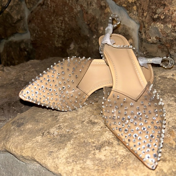 BRAND NEW NEVER WORN!!!Emma Clear Embellished Pump. Perfect wedding/ event shoes - Picture 14 of 15